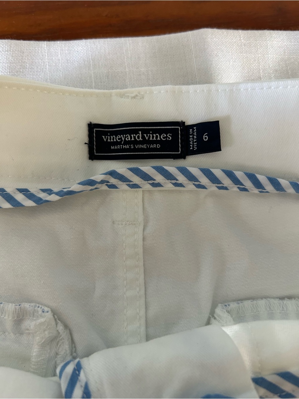 Vineyard Vines White Shorts